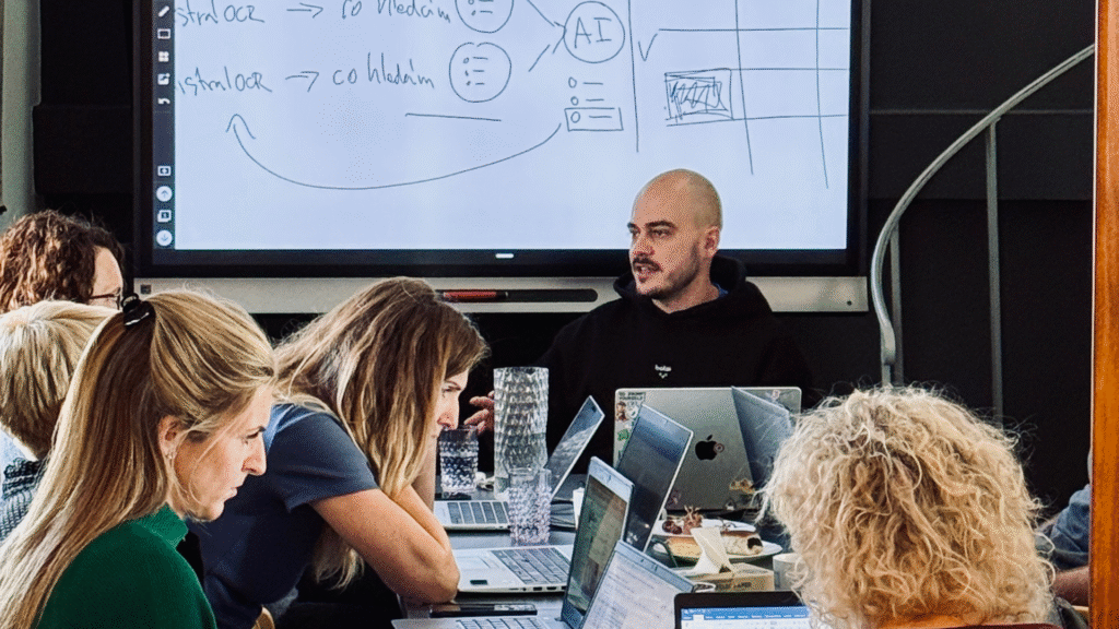 Zjistěte více o tom, jaké Vám mohou AI zaměstnanci přinést výhody a jak Vám můžeme pomoci dosáhnout Vašich cílů. Kontaktujte nás pro konzultaci nebo demo ukázku, nebo se zúčastněte interaktivního workshopu či webináře a objevte svět AI na vlastní kůži.